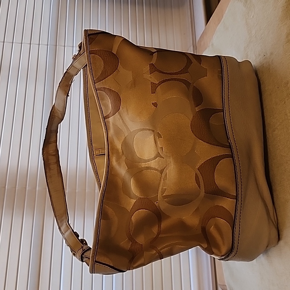 COACH HANDBAG